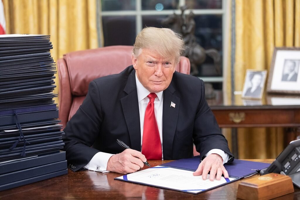 President_Trump_at_his_desk_(46451130962)