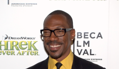 Eddie Murphy smiling on the red carpet